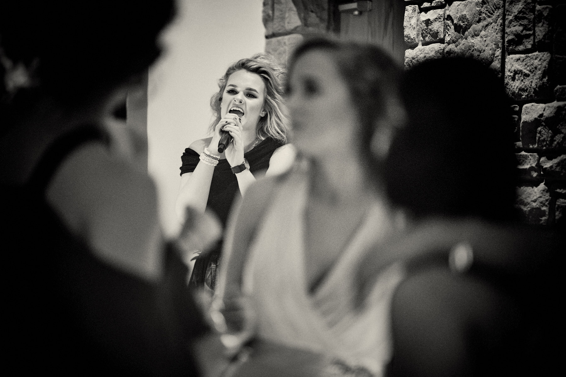 Grace Davies singing live at Lancashire wedding