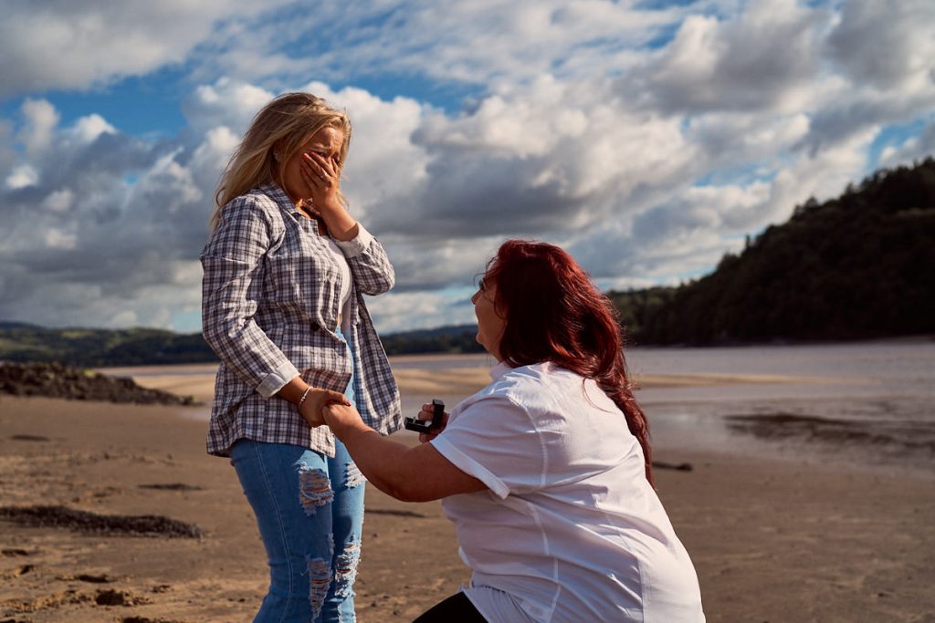 girlfriend shocked at surprise proposal